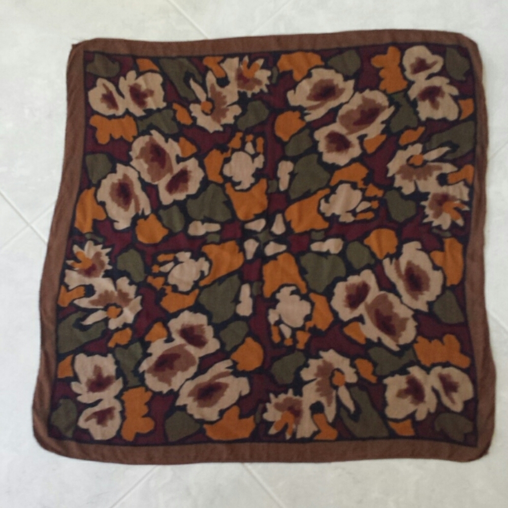Beautiful Scarf - Picture 2 of 6